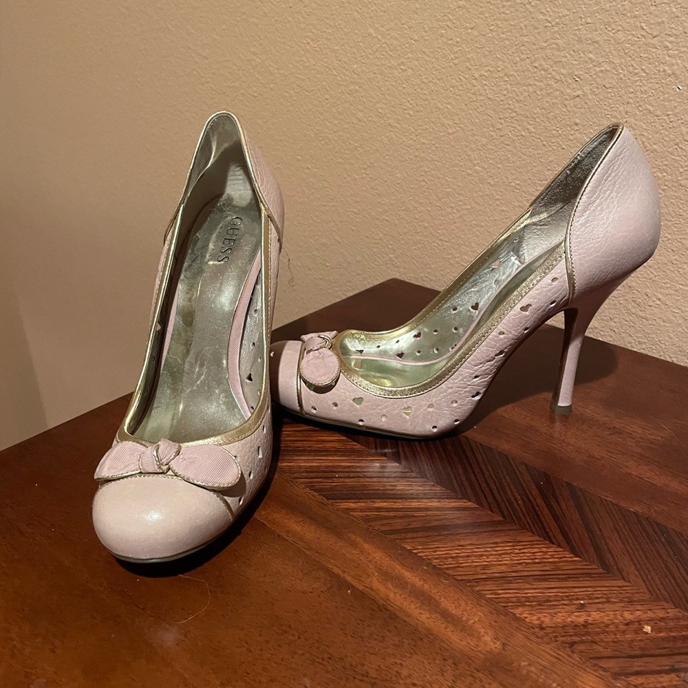 Guess pink closed Toe heels